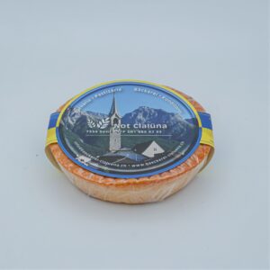 Das Bild zeigt eine kleine Bündner Nusstorte.