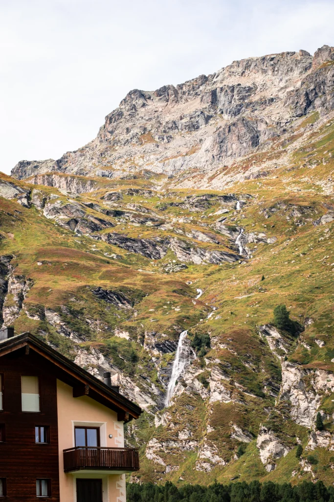 Ein Haus in Maloja im Engadin. 