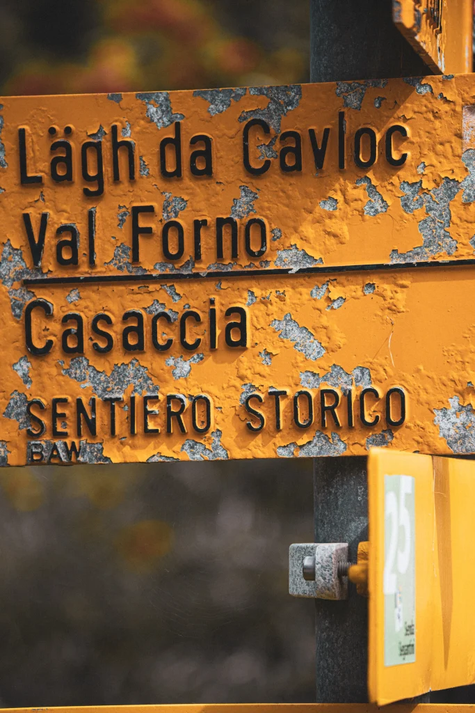 Das Bild zeigt Wegweiser.