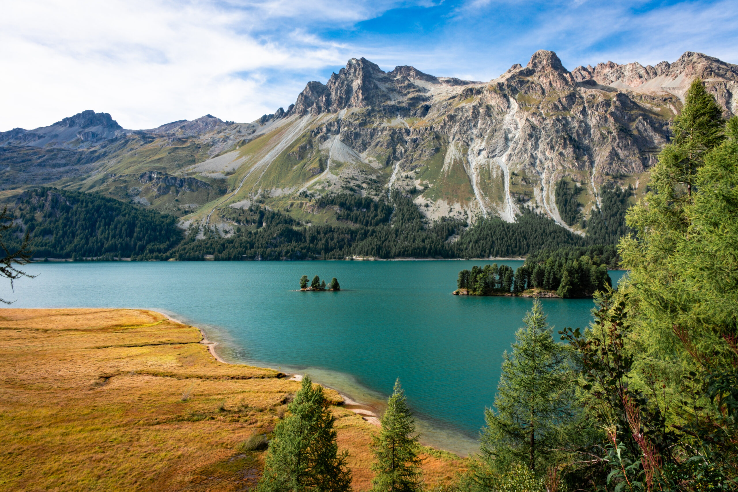 Das Bild zeigt den Silsersee im Kanton Graubünden.