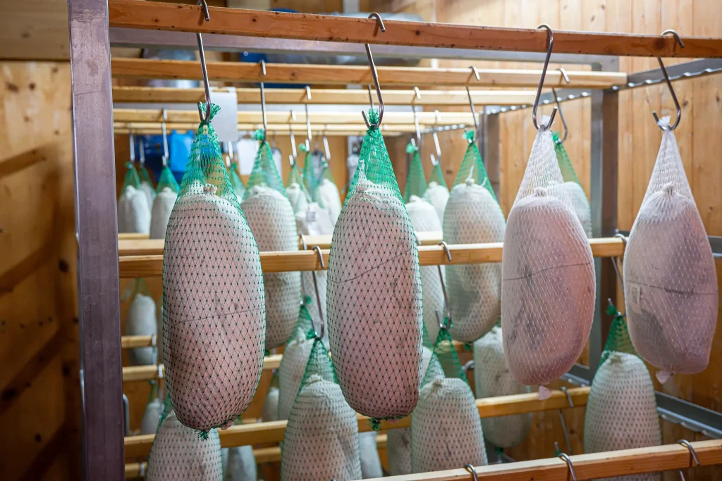 Fleisch bei der Trocknung.