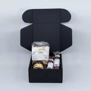 Geschenkbox mit verschiedenen Bündner Spezialitäten.